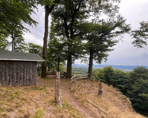 Schutzhütte und Aussichtspunkt Jägerstein