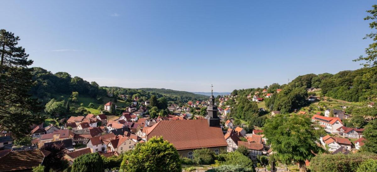Barockkirche mit Bergfriedhof Steinbach © Tobias Kromke