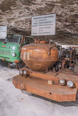 Präsentation von Arbeitsmaschinen und Fahrzeugen im Museum und in der "Großgeräte-Strecke"