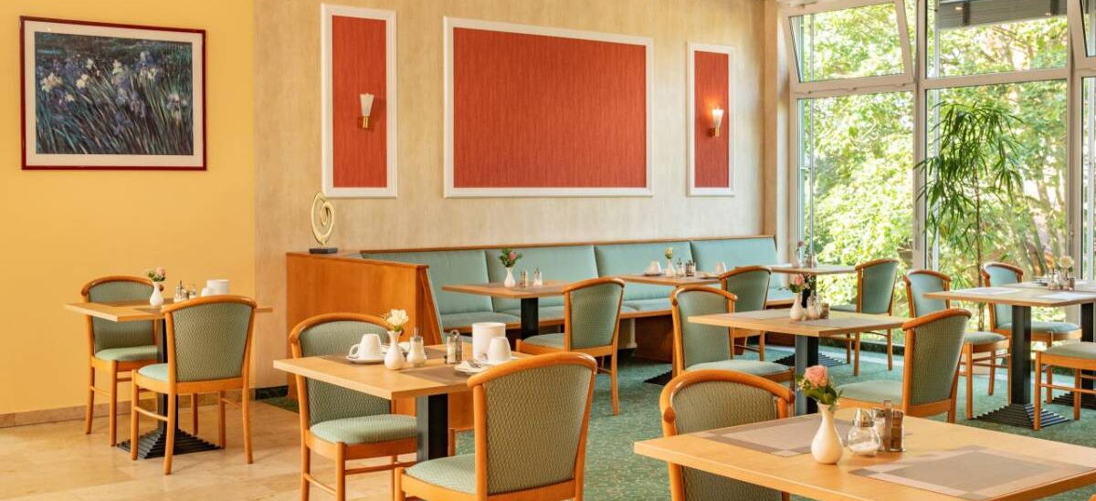 Innenaufnahme Restaurant im Hotel Herzog Georg mit Esstischen