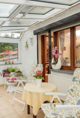 Wintergarten Haus Kühn mit Sitzmöglichkeit