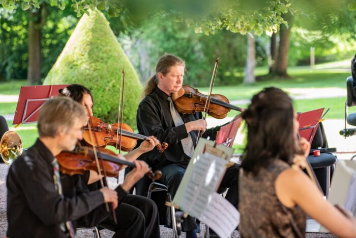 Sommerkonzert unter freiem Himmel im Schlosspark Altenstein mit Musikern