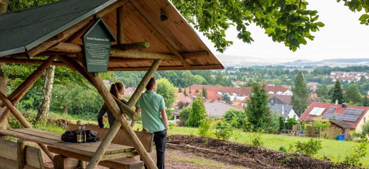 Sitzgruppe Gerhart-Hauptmann-Blick Bad Liebenstein © Tobias Kromke