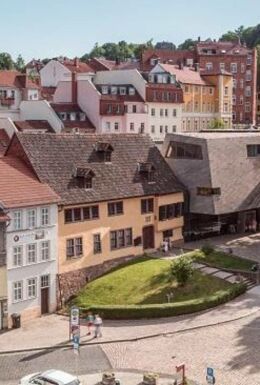 Außenaufnahme Bachhaus Eisenach mit Alt- und Neubau, Bachdenkmal und Blick auf den Frauenplan