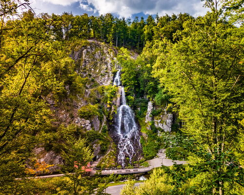 Der Trusetaler Wasserfall in Brotterode-Trusetal ist Thüringens höchster Wasserfall.