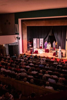 Innenaufnahme Comödienhaus mit Blick vom Rang auf die Bühne