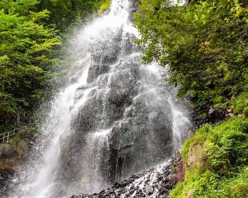Blick auf den Trusetaler Wasserfall von unten