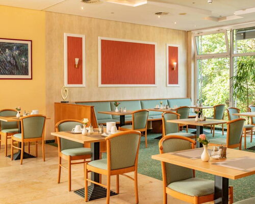 Innenaufnahme Restaurant im Hotel Herzog Georg mit Esstischen