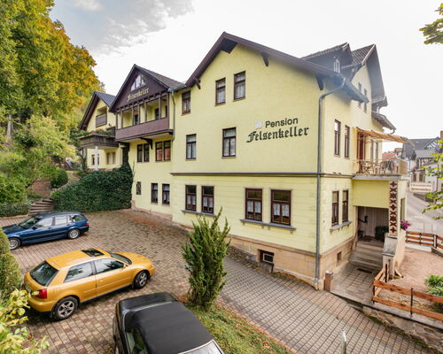 Außenaufnahme Gebäude Pension Felsenkeller