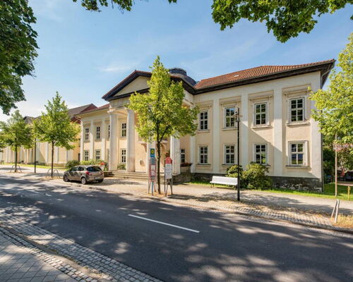 Außenaufnahme Palais Weimar mit Stadt- und Kurbibliothek