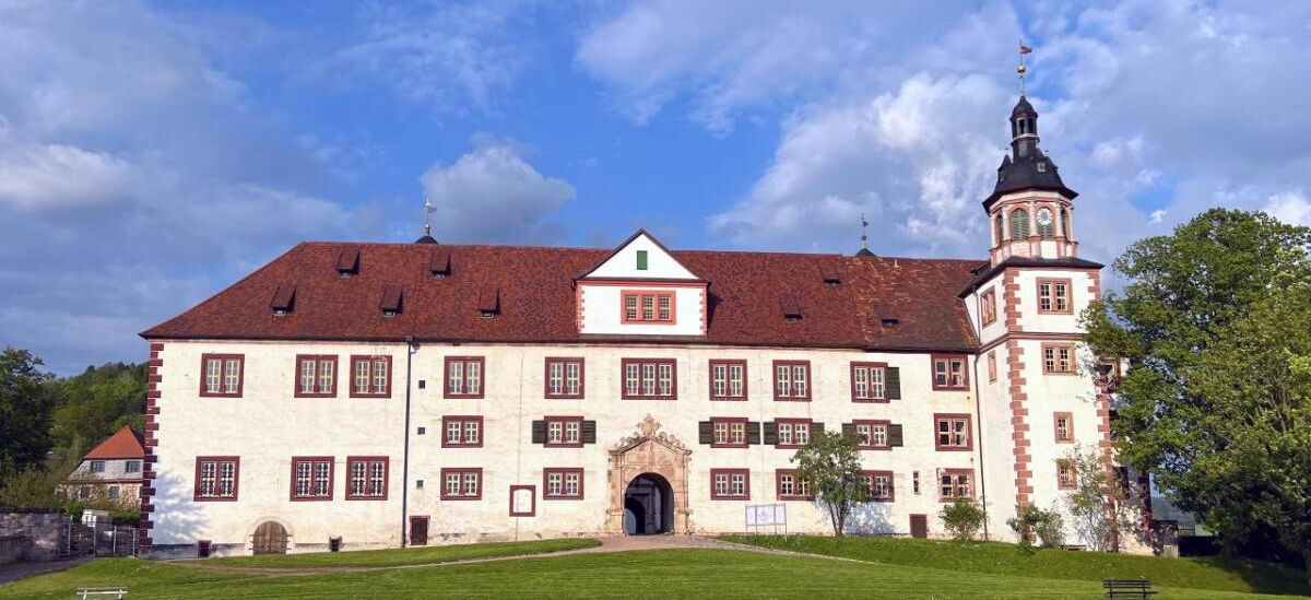 Schloss Wilhelmsburg Schmalkalden, Renaissanceschloss, Bauzeit 1585-1590, Landgraf Wilhelm IV. von Hessen-Kassel, Westansicht mit Schlosskirche (rechts)