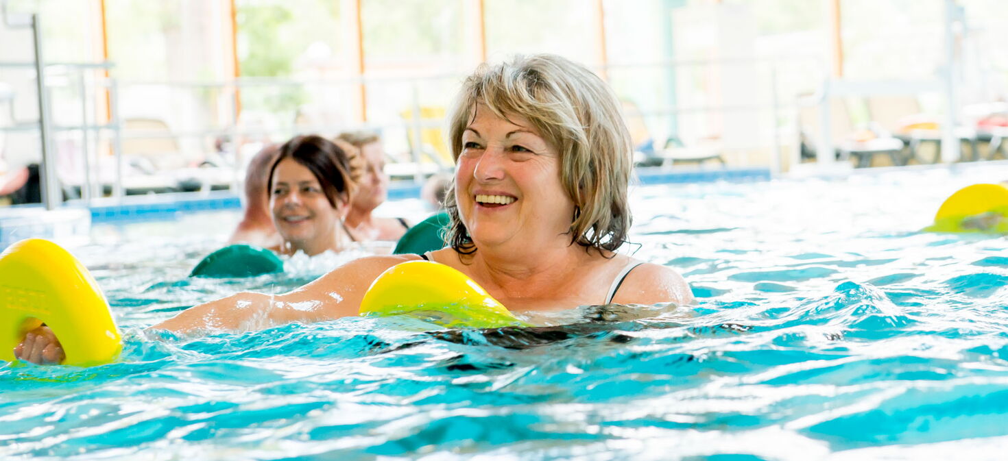 Frauen beim Aquafitness in der Solewelt Bad Salzungen